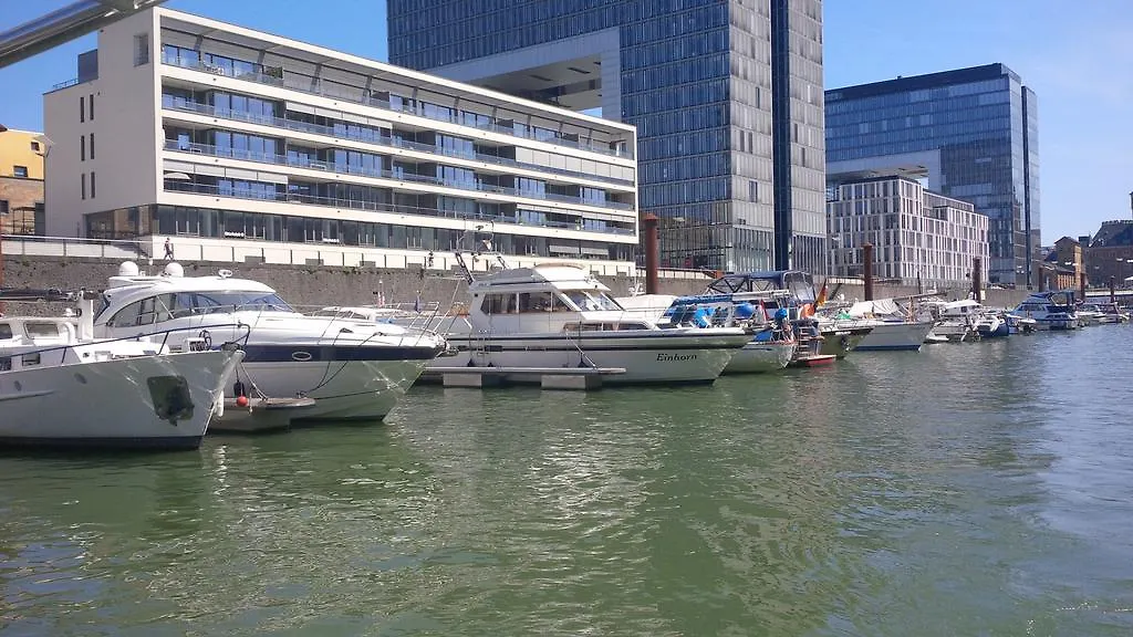 Botel Fantasie Boot Einhorn Hotel Colónia